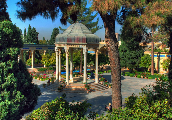La tombe d'Hafez, l'un des plus célèbres poètes Perses pendant l'Âge d'Or Islamique